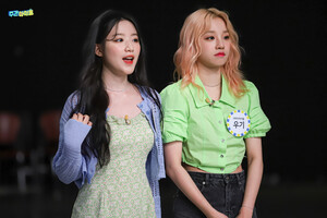 220523 MBC Naver Update - Shuhua and Yuqi at Weekly Idol