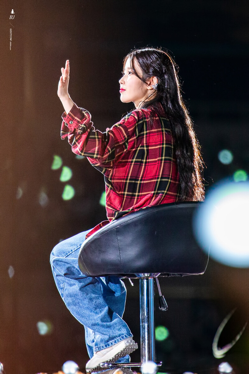 220918 IU - 'The Golden Hour' Concert documents 4