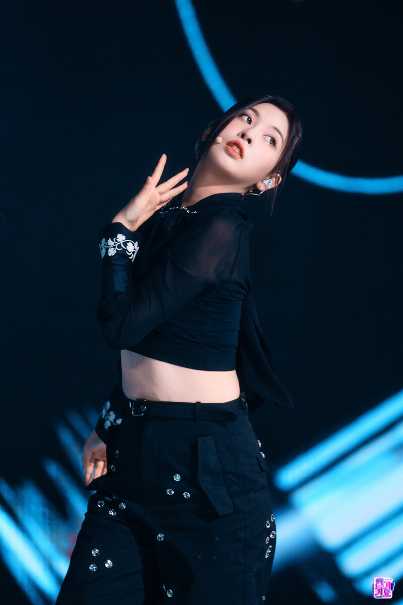 221009 NMIXX Bae - 'DICE' at Inkigayo documents 2