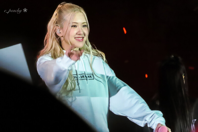 221120 BLACKPINK Rosé - 'BORN PINK' Concert in Los Angeles Day 2 documents 1