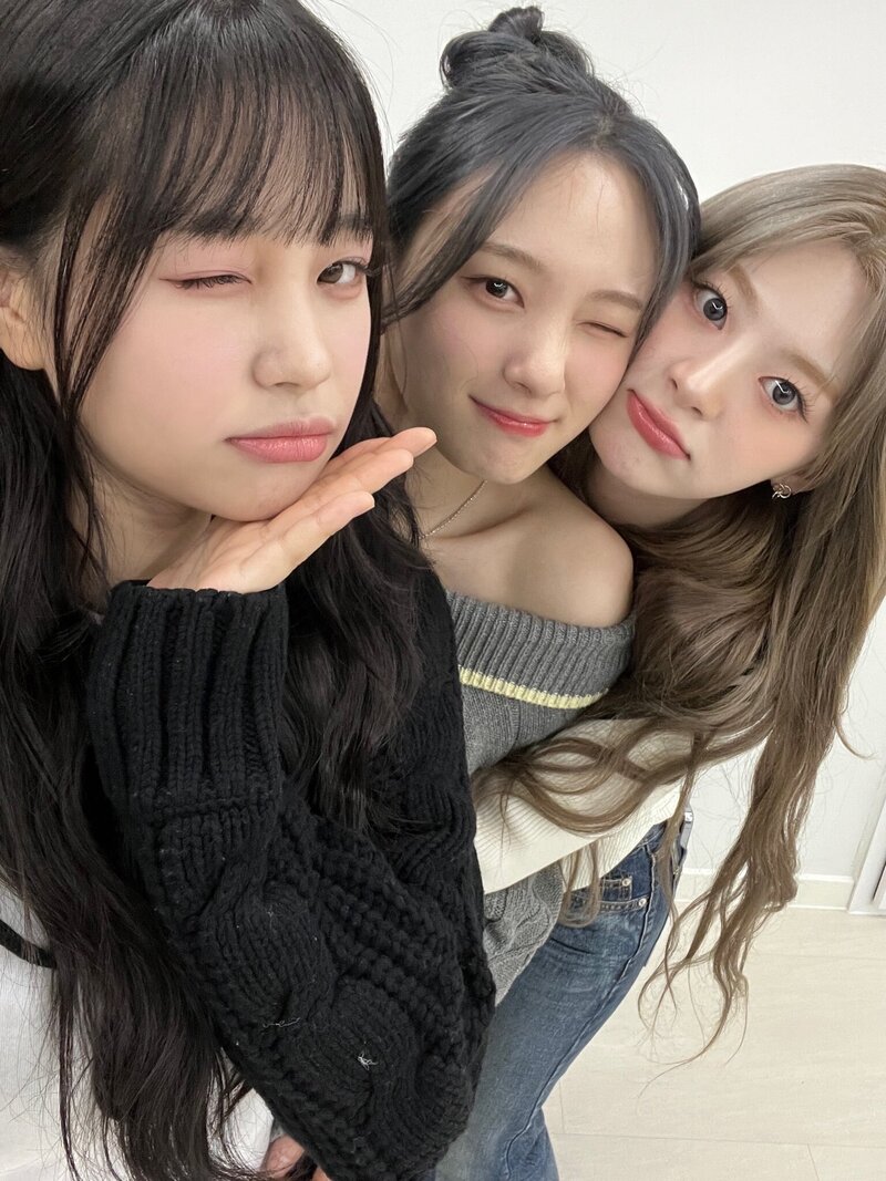 240119 Weeekly Jihan Twitter Update with EJel and STAYC's Seeun documents 1