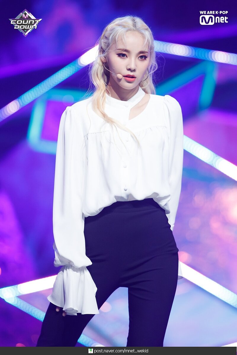 190221 LOONA - 'Butterfly' at M COUNTDOWN documents 25