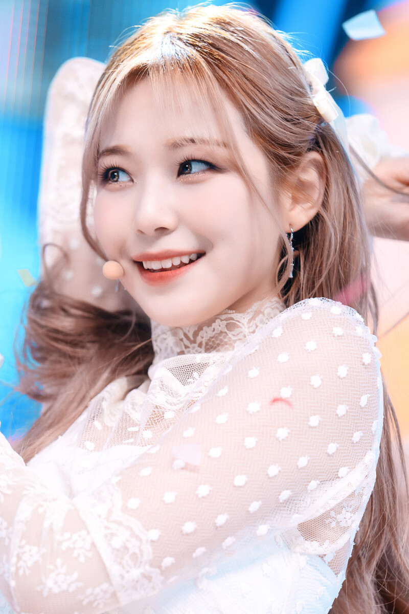 220123 fromis_9 Jiheon - 'DM' at Inkigayo documents 3