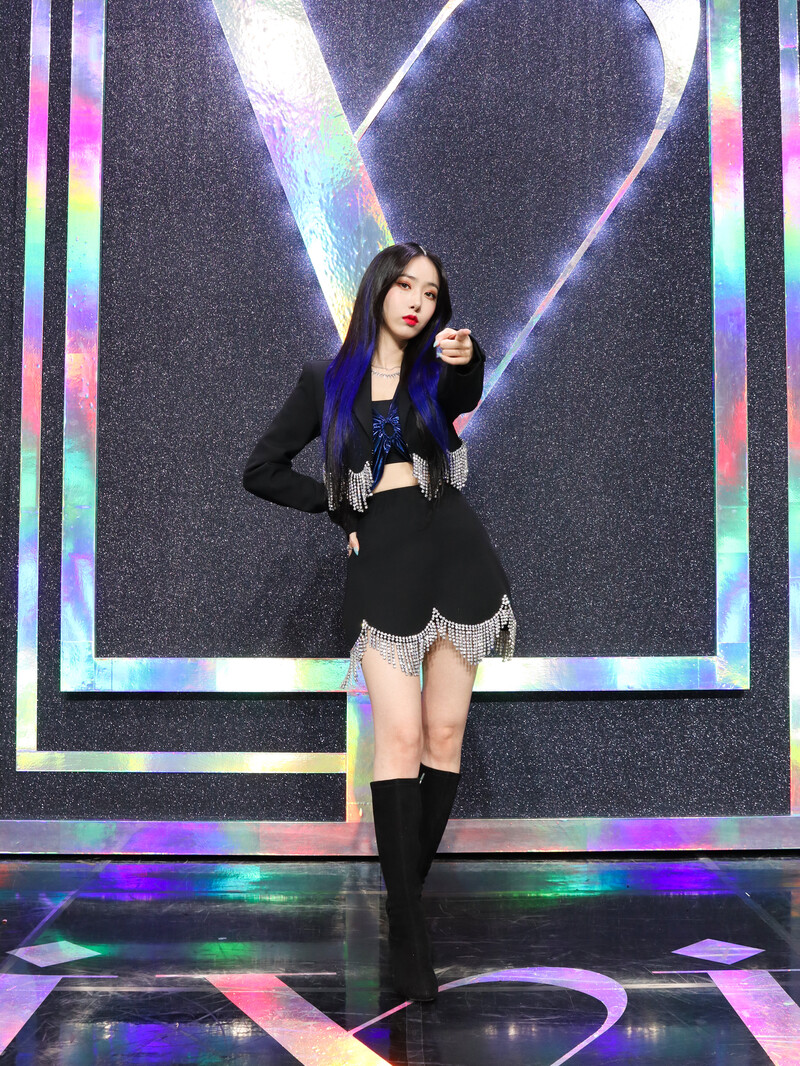 220209 VIVIZ Debut Showcase - 1st Mini Album 'Beam Of Prism' documents 6