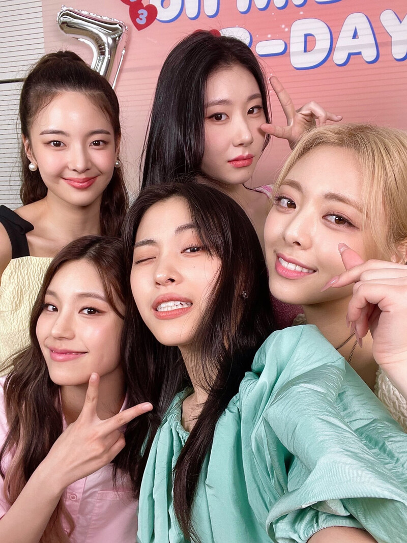 220708 ITZY Instagram Update documents 2