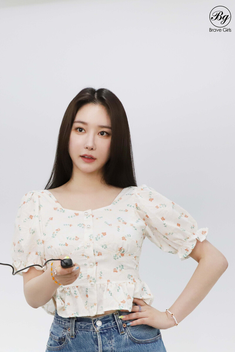 220727 Brave Naver Post - Brave Girls - 'Vanity Teen' Photoshoot documents 5