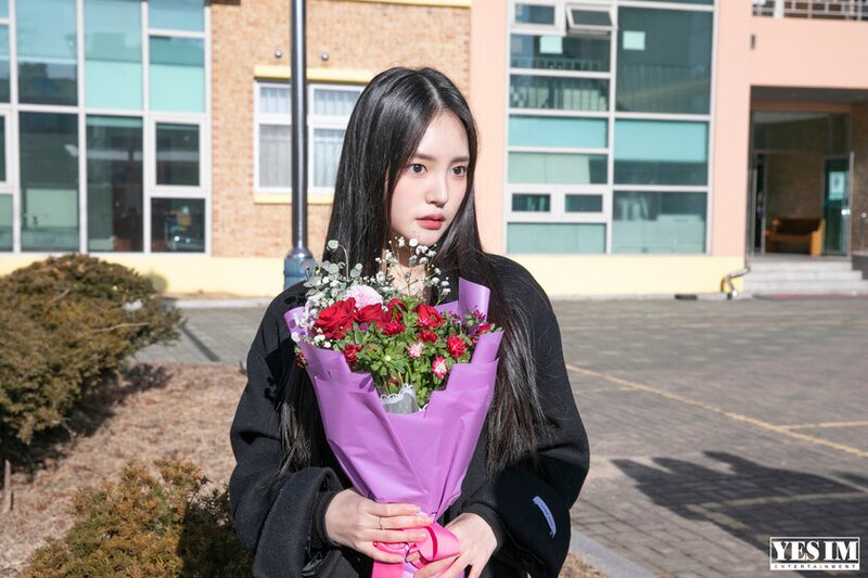 230210 YES IM Naver Post - Jia's Graduation Ceremony BEHIND documents 19