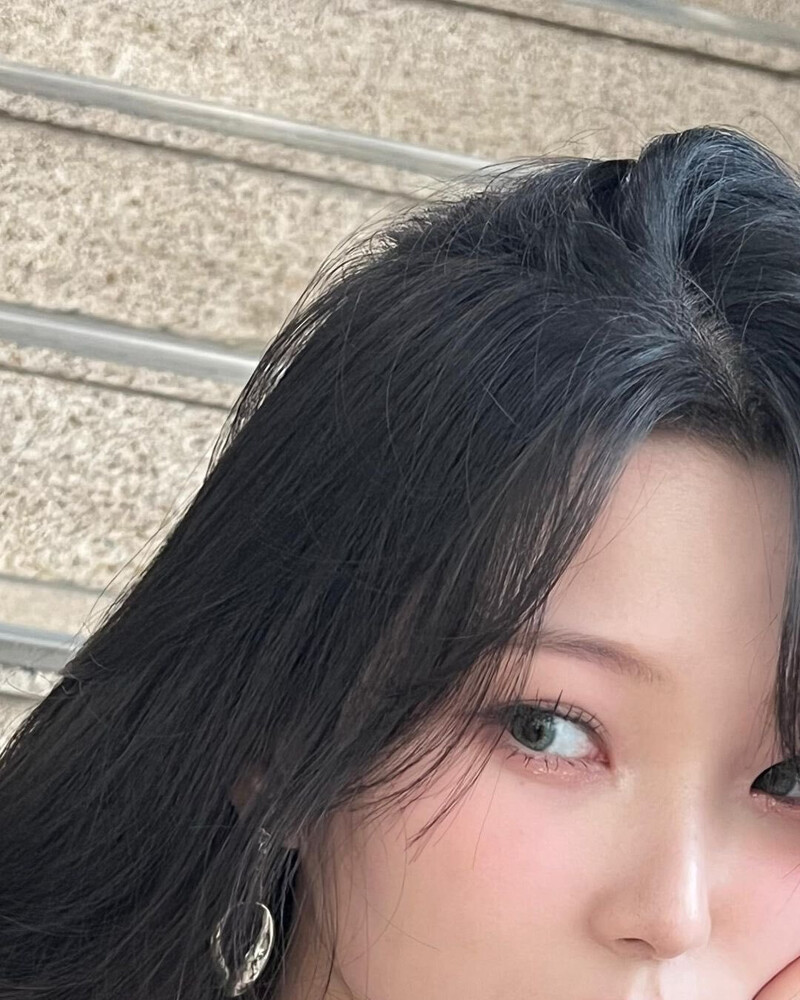 230623 fromis_9 Jiheon Instagram Update documents 6