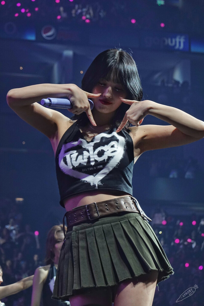 230907 TWICE Momo - ‘READY TO BE’ World Tour in London Day 1 documents 2