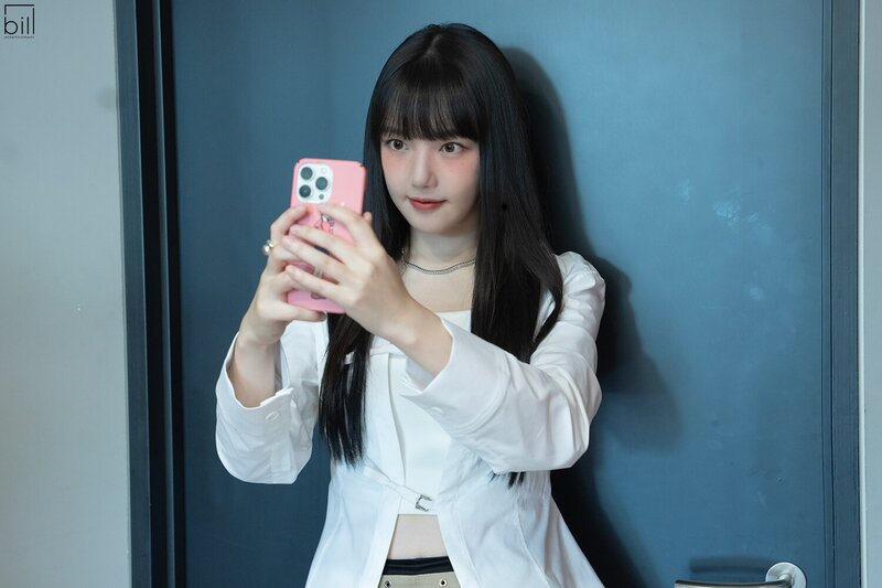 230920 Bill Entertainment Naver Post - YERIN 'Bambambam' Music show promotions behind documents 18