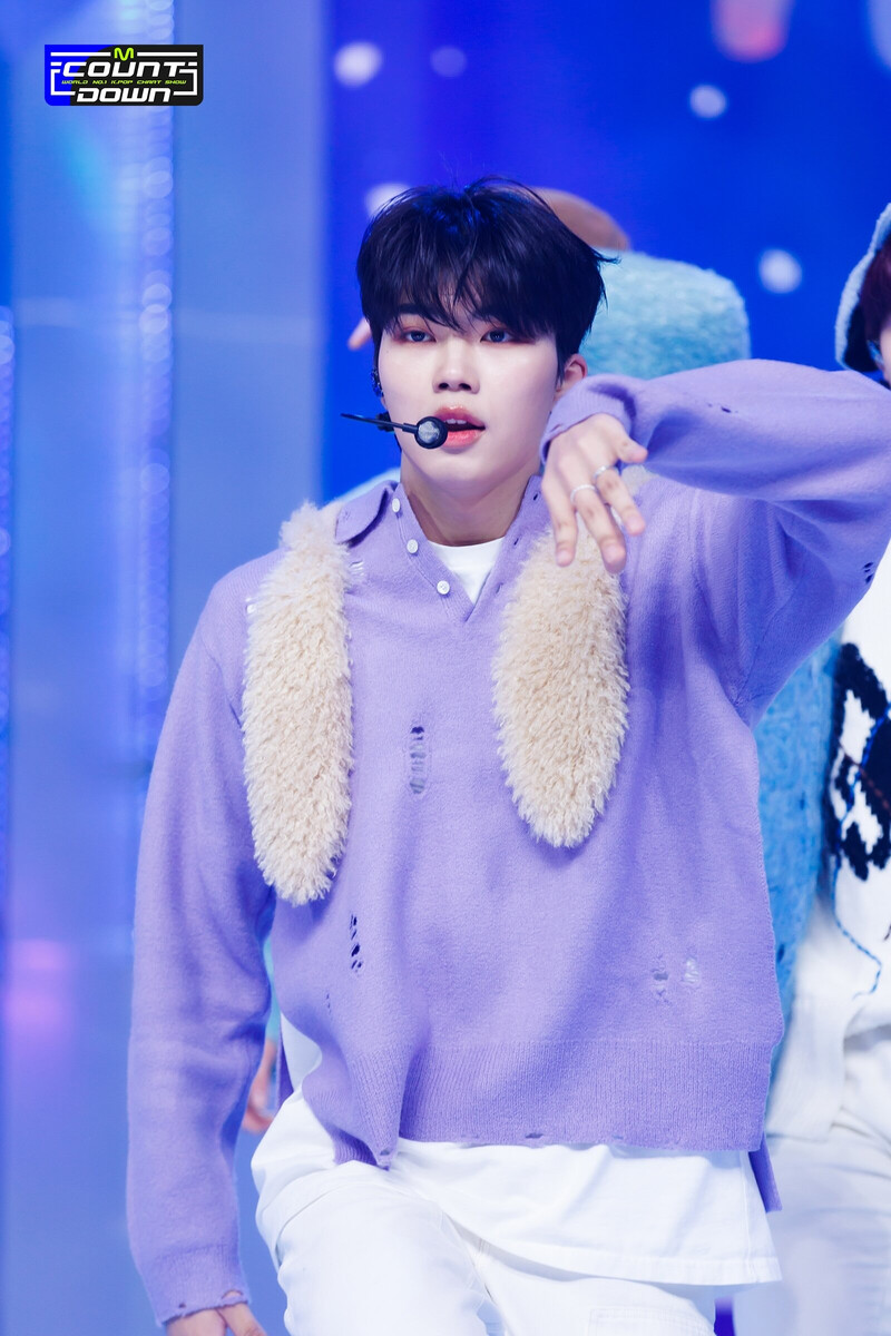 231109 ZEROBASEONE Gunwook - "Crush" and "Melting Point" at M Countdown documents 15