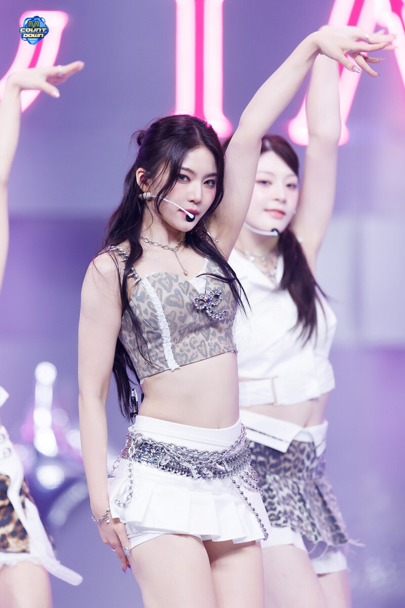 240704 STAYC Isa - 'Cheeky Icy Thang' at M Countdown documents 3