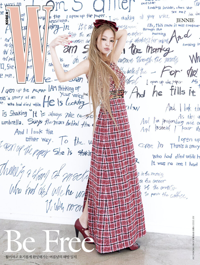 BLACKPINK Jennie for Chanel x W Korea July 2022 Issue documents 18