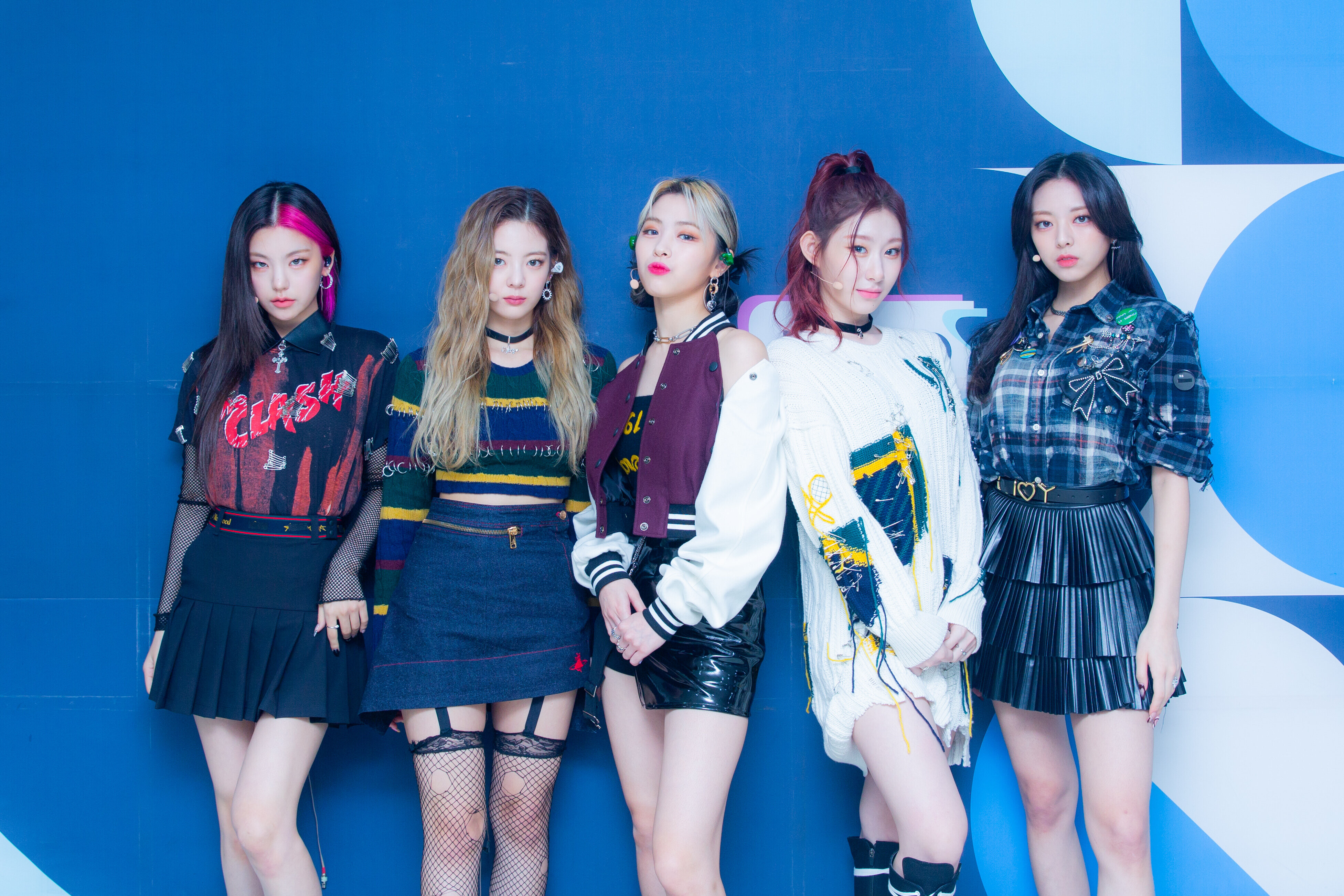 211010 SBS Twitter Update - ITZY at Inkigayo Photowall | kpopping