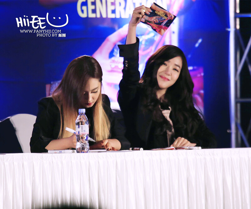 140316 Girls' Generation Tiffany at Cheonggye Fansign documents 8