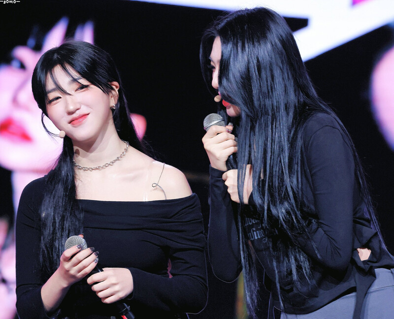 241123 tripleS Xinyu, NaKyoung, SoHyun & SeoYeon at Macau Fanmeeting documents 2