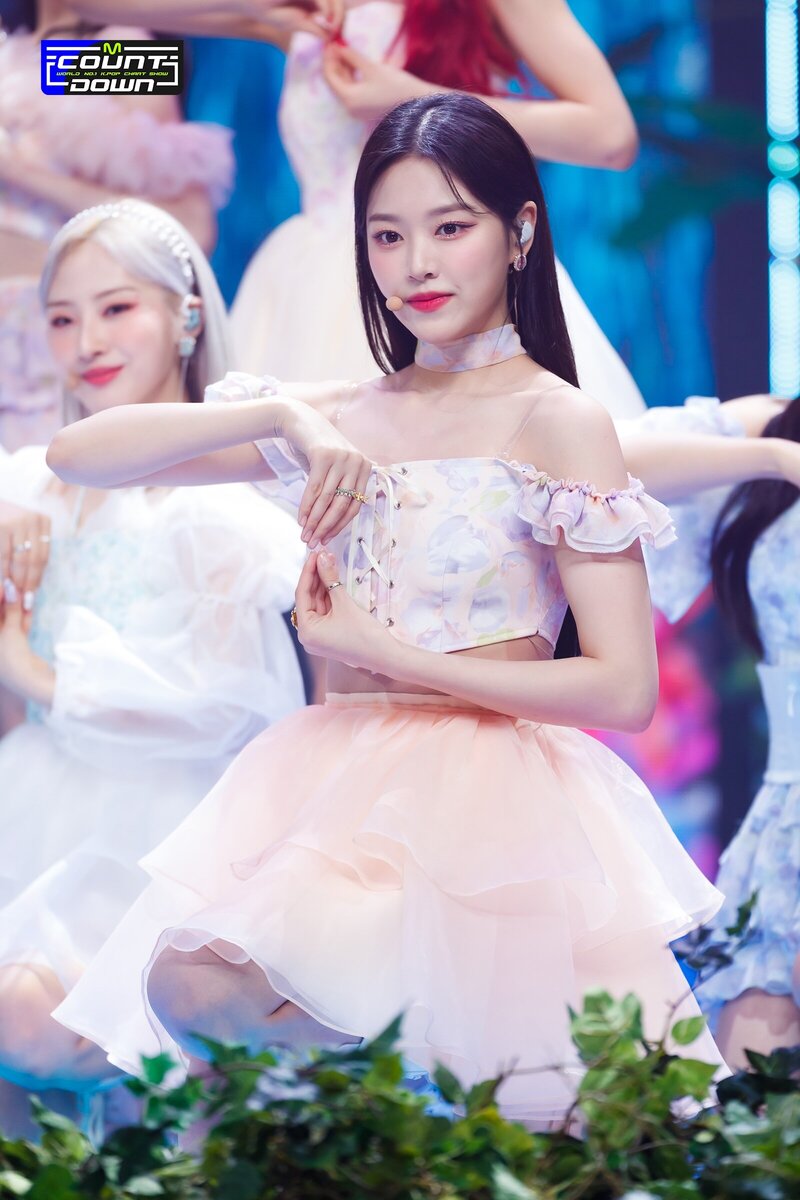 220623 LOONA - 'Flip That' at M Countdown documents 4
