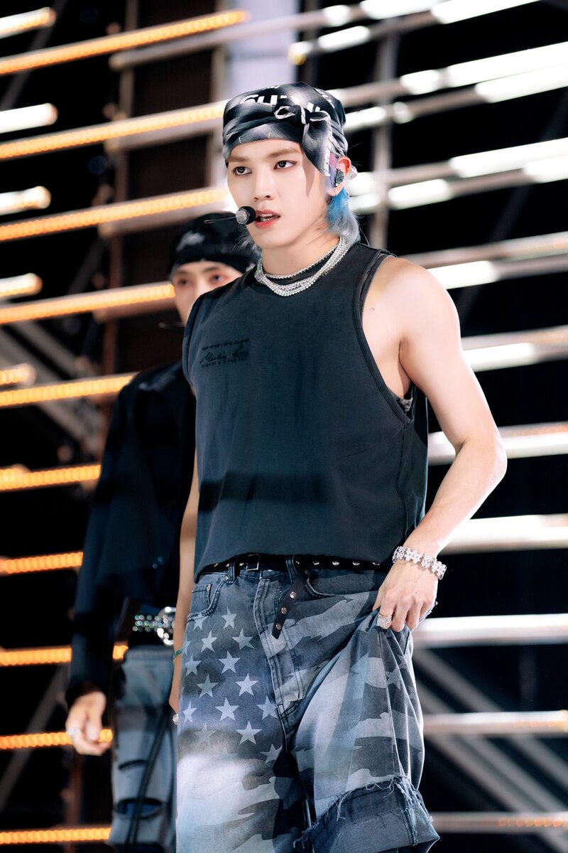 230903 NCT U Taeyong - 'Baggy Jeans' at Inkigayo documents 8
