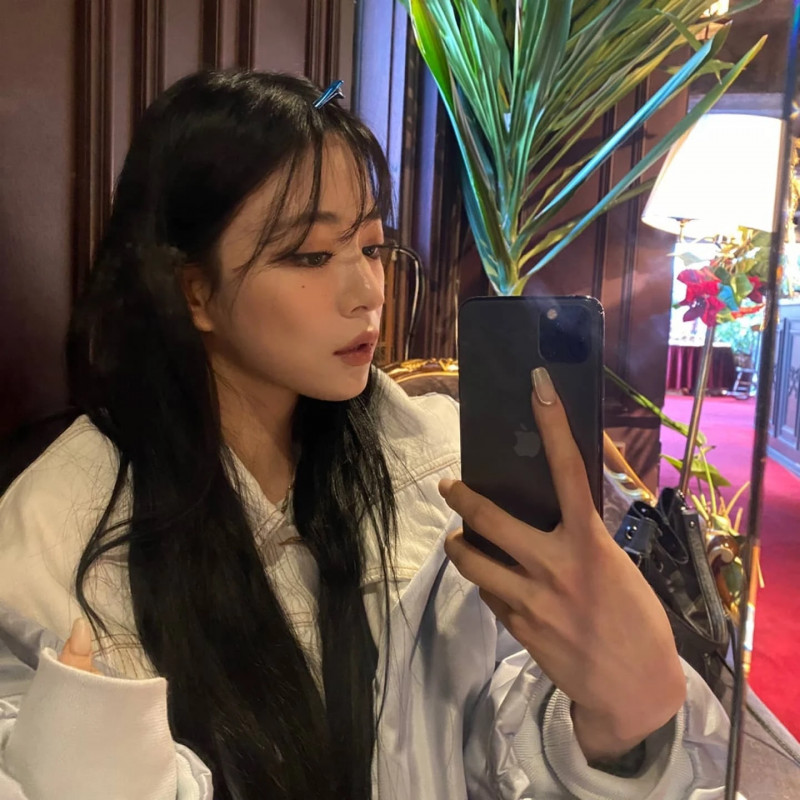 210507 fromis_9 Chaeyoung Instagram Update documents 1