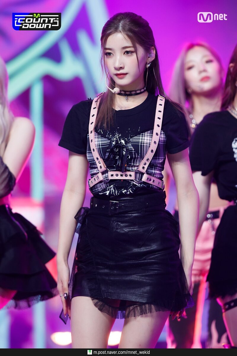 210909 PURPLE KISS - "Zombie" at MCOUNTDOWN documents 2