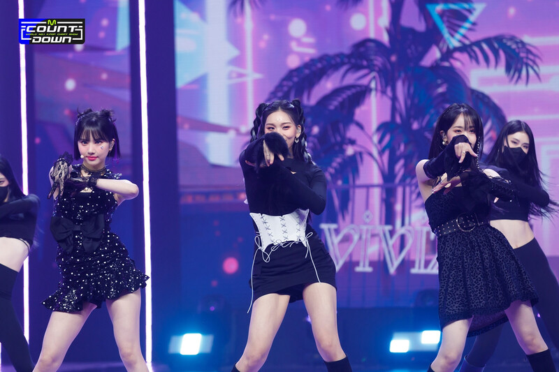 220217 VIVIZ - 'BOP BOP!' + Encore Stage at M Countdown documents 9