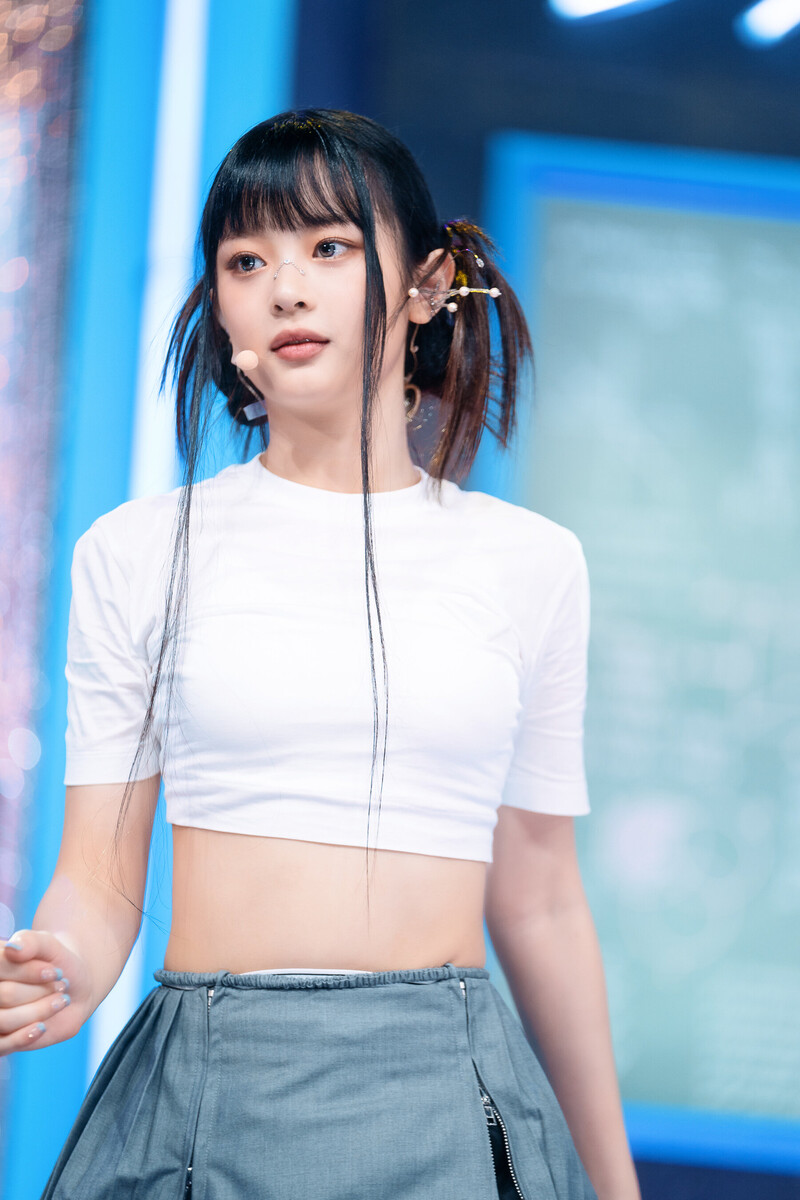 220807 NewJeans Hanni 'Cookie' at Inkigayo documents 13