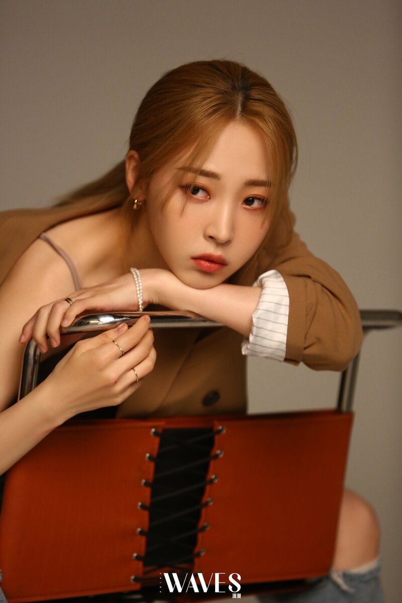 MAMAMOO's Moonbyul for WAVES Magazine December 2021 documents 4