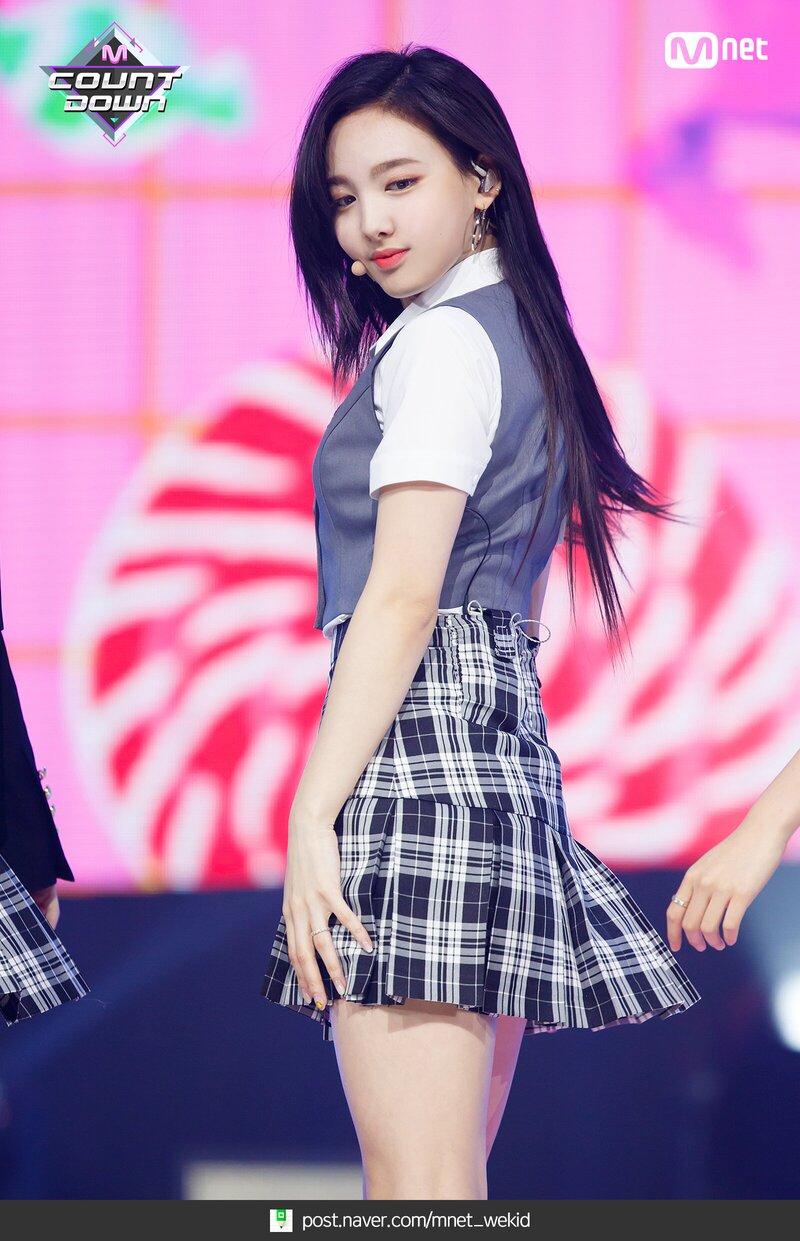 180426 TWICE Nayeon - 'What is Love?' at M COUNTDOWN documents 5