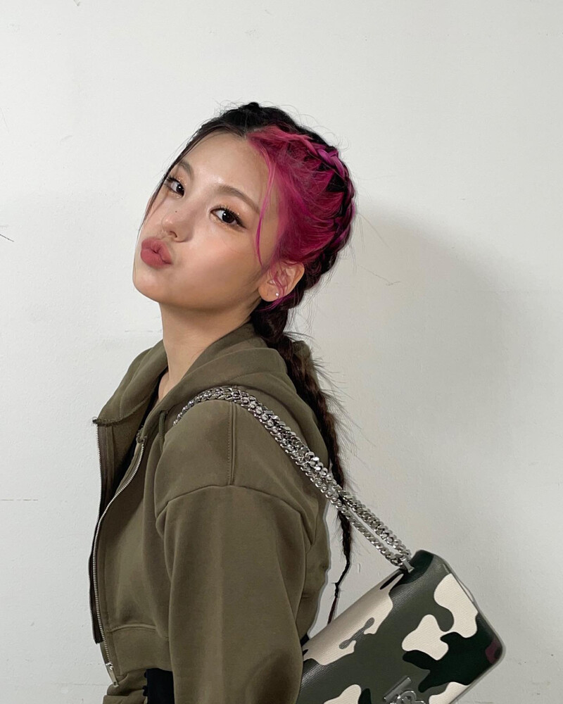 211026 ITZY Instagram Update - Yeji documents 5