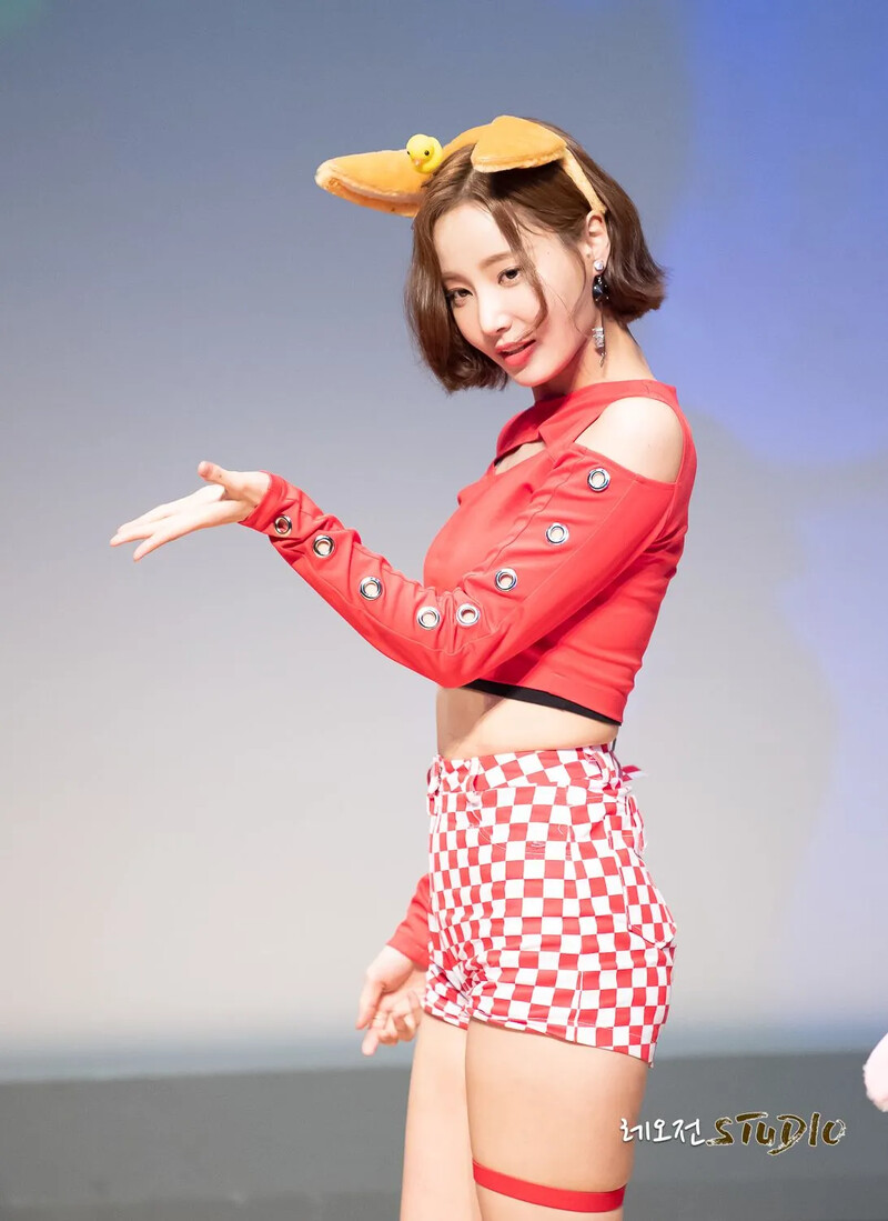 Yeonwoo1422.jpg