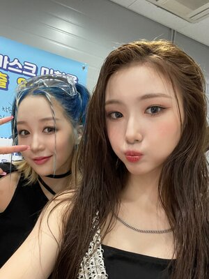 June 3, 2022 Kep1er Twitter Update - Hikaru and Youngeun