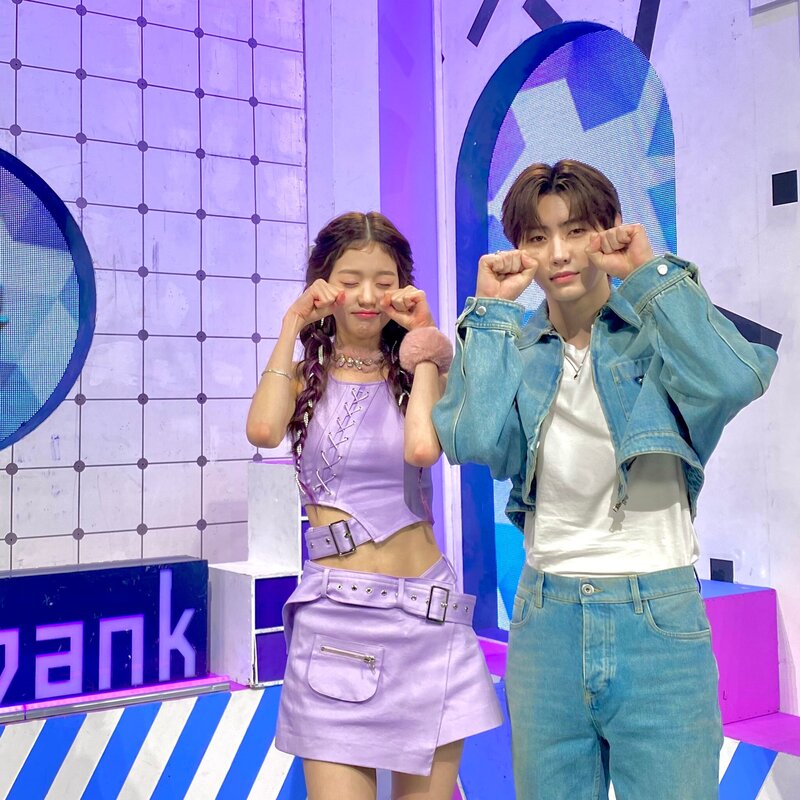 220903 Music Bank Twitter Update - Wonyoung & Sunghoon documents 2