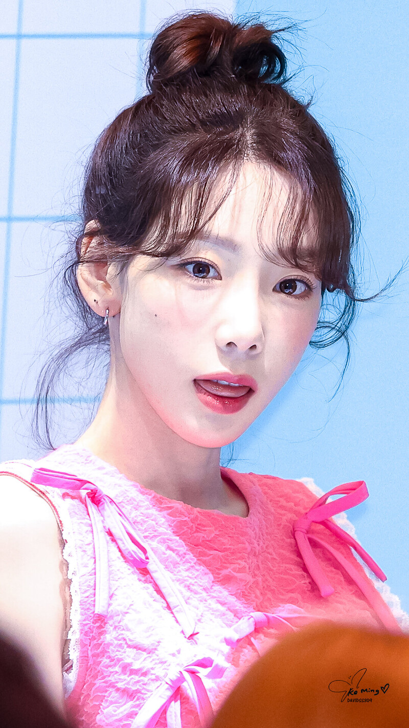 230330 Taeyeon - Benefit Pop-up Store Event documents 26