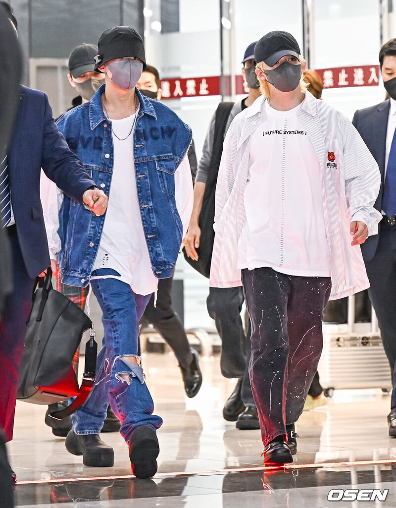 230602 SEVENTEEN S.Coups at Gimpo Airport documents 4