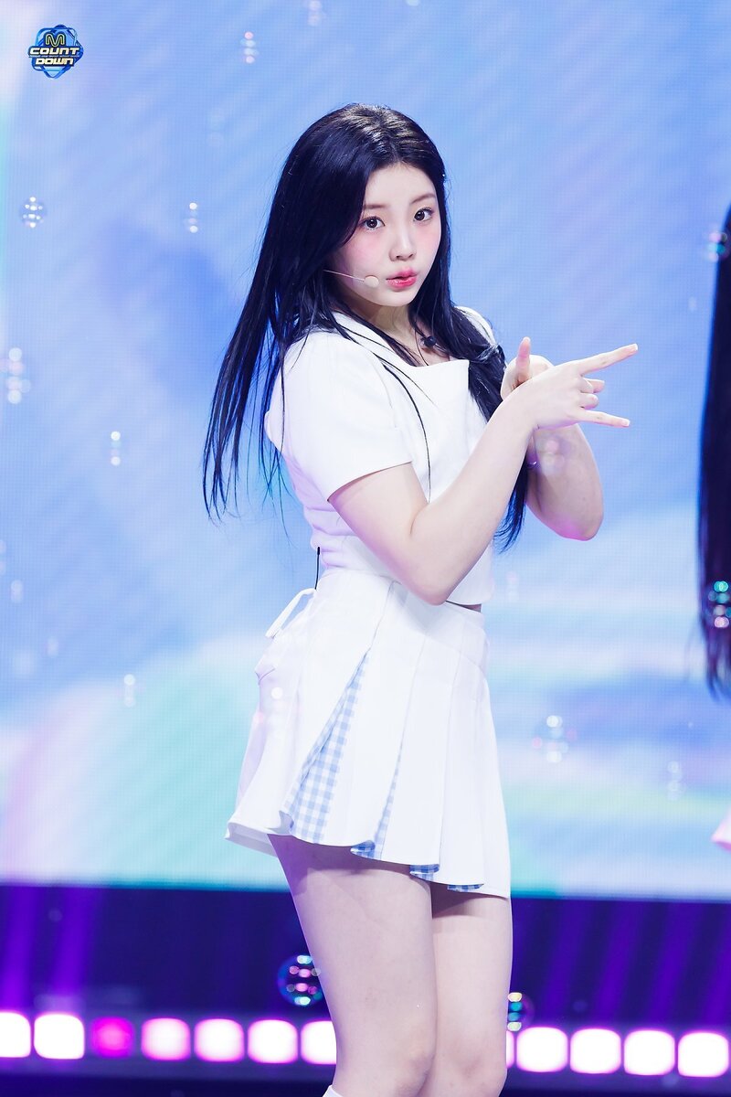 240411 ILLIT Wonhee - 'Magnetic' at M Countdown documents 5