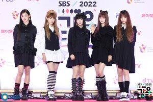 221224 NewJeans at SBS Gayo Daejeon Red Carpet