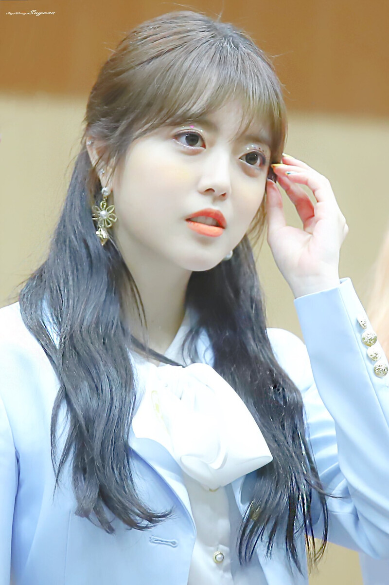 190519 Weki Meki Suyeon at 'LOCK END LOL' Dongdaemun Fansign documents 1