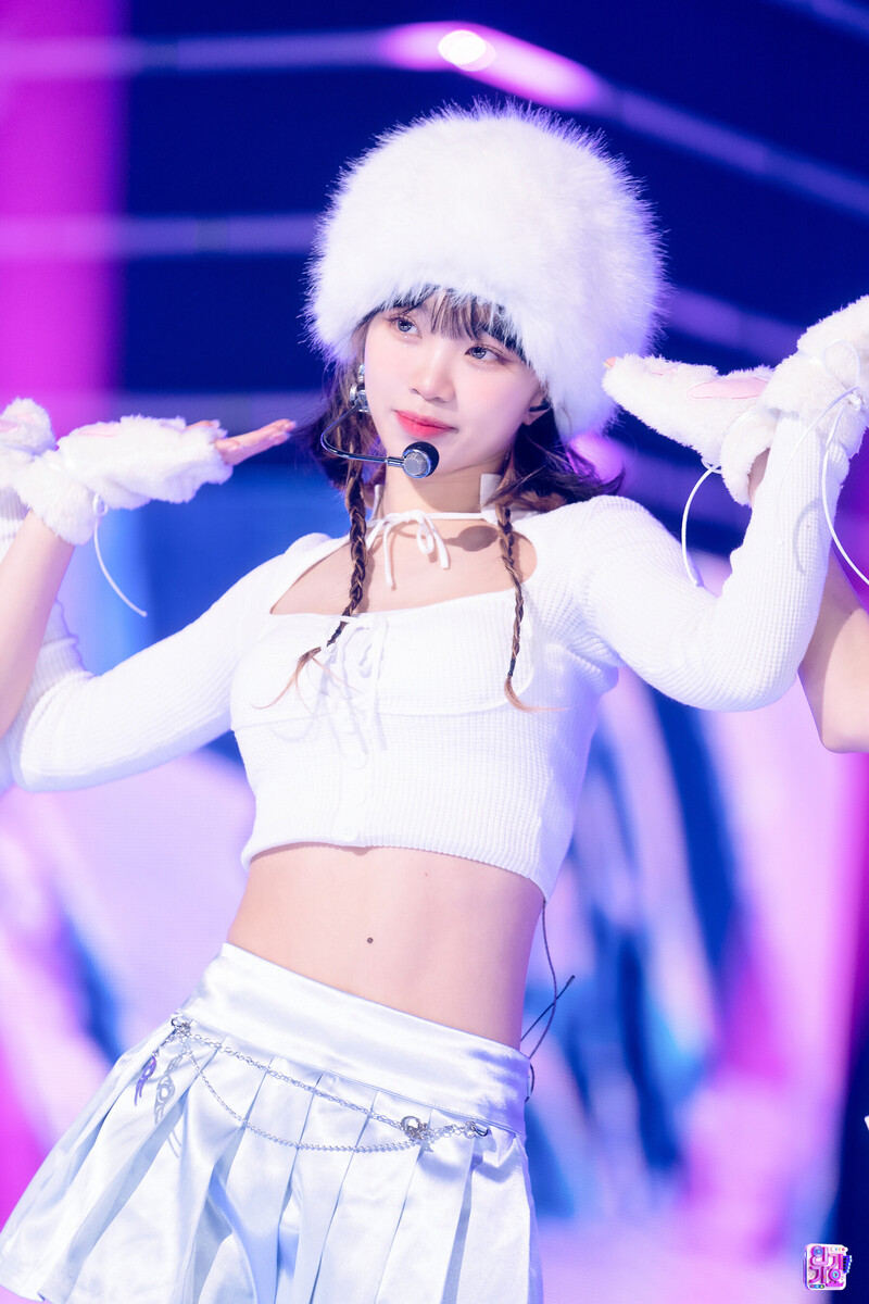 221113 LE SSERAFIM Chaewon - 'ANTIFRAGILE' at Inkigayo documents 14