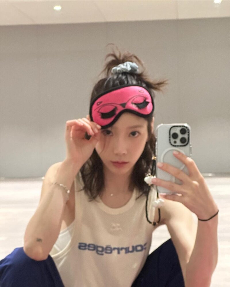 230526 SNSD Taeyeon Instagram Update documents 2