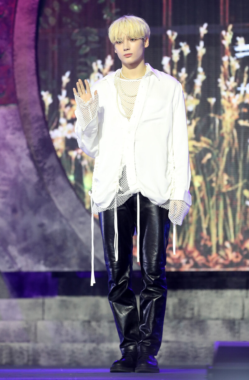 231012 TXT Hueningkai - 3rd Full Album 'Chapter of the Name: FREEFALL' Showcase documents 2