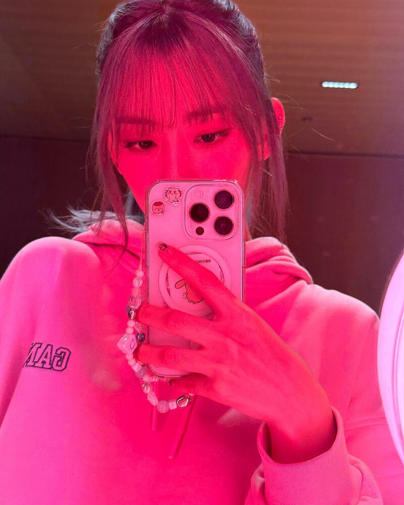 231020 - SAKURA Instagram Update documents 2