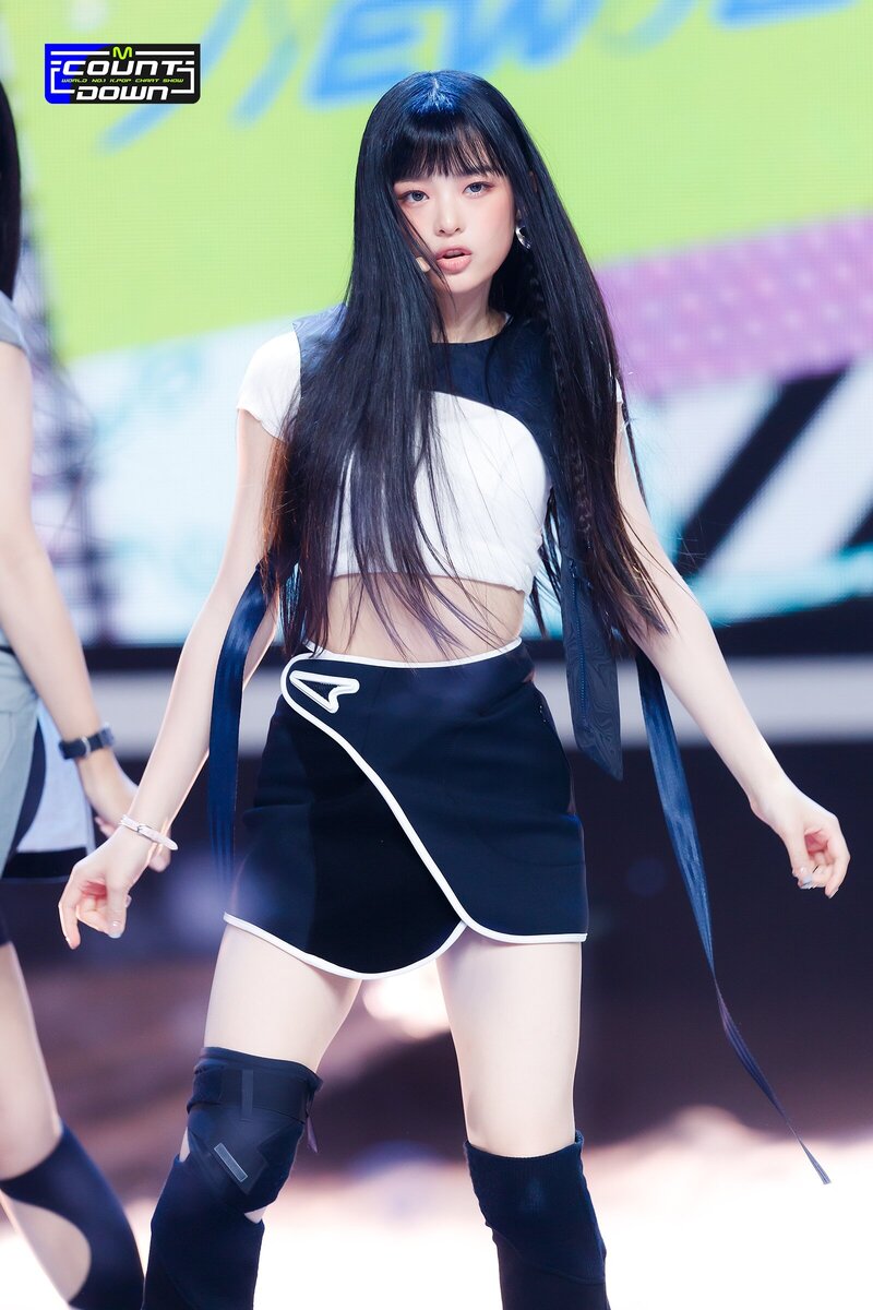 220804 NewJeans Hanni 'Cookie' at M Countdown documents 13