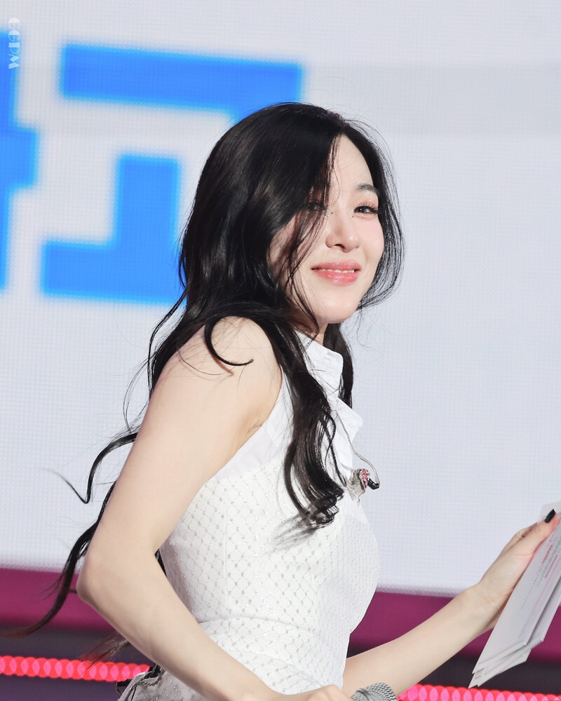 220903 SNSD Tiffany documents 14