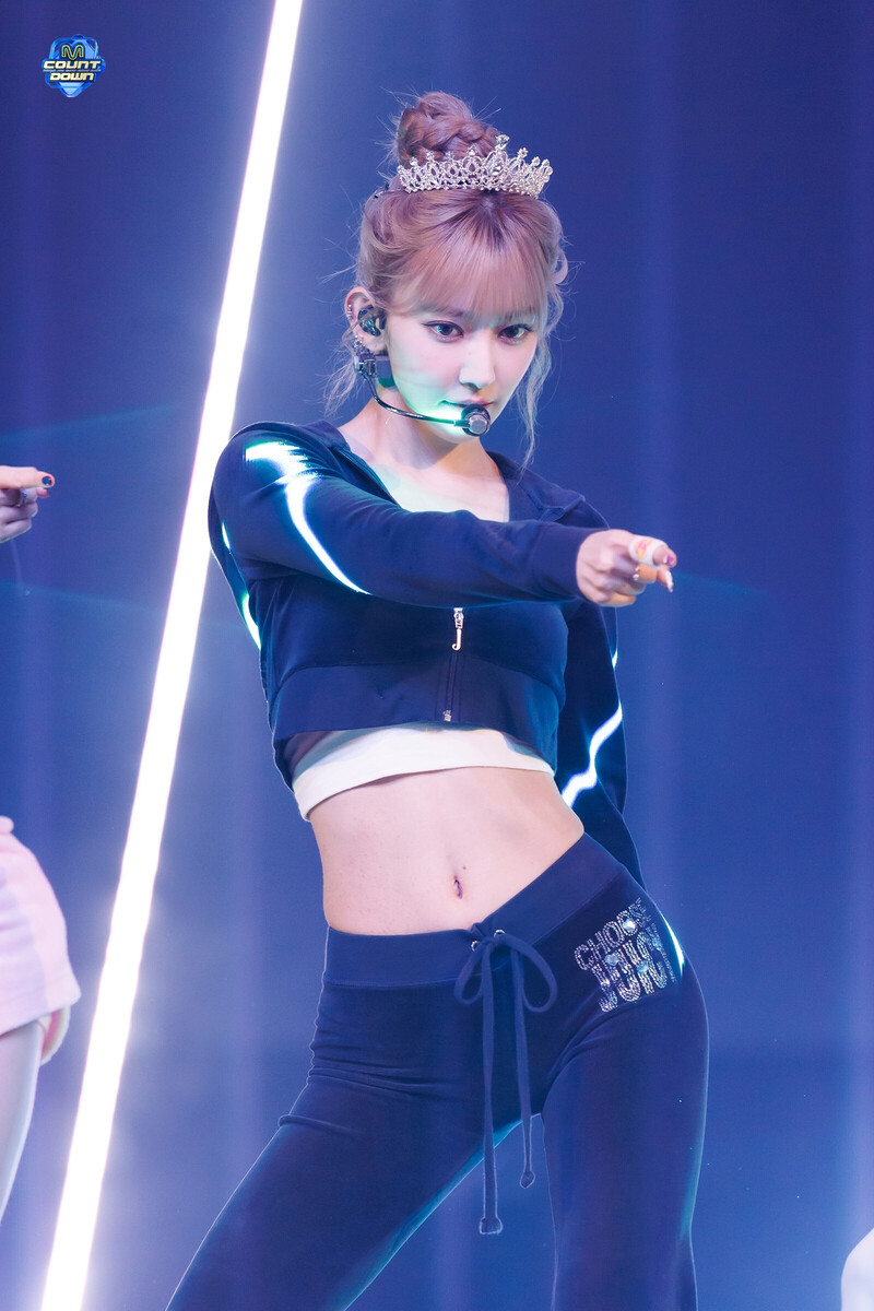 240912 LE SSERAFIM Sakura - 'CRAZY' at M COUNTDOWN documents 14