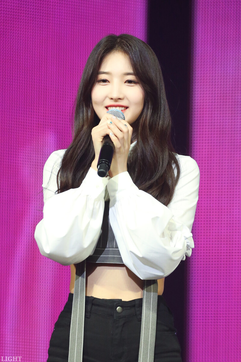 190318 Everglow Sihyeon - Debut showcase documents 8