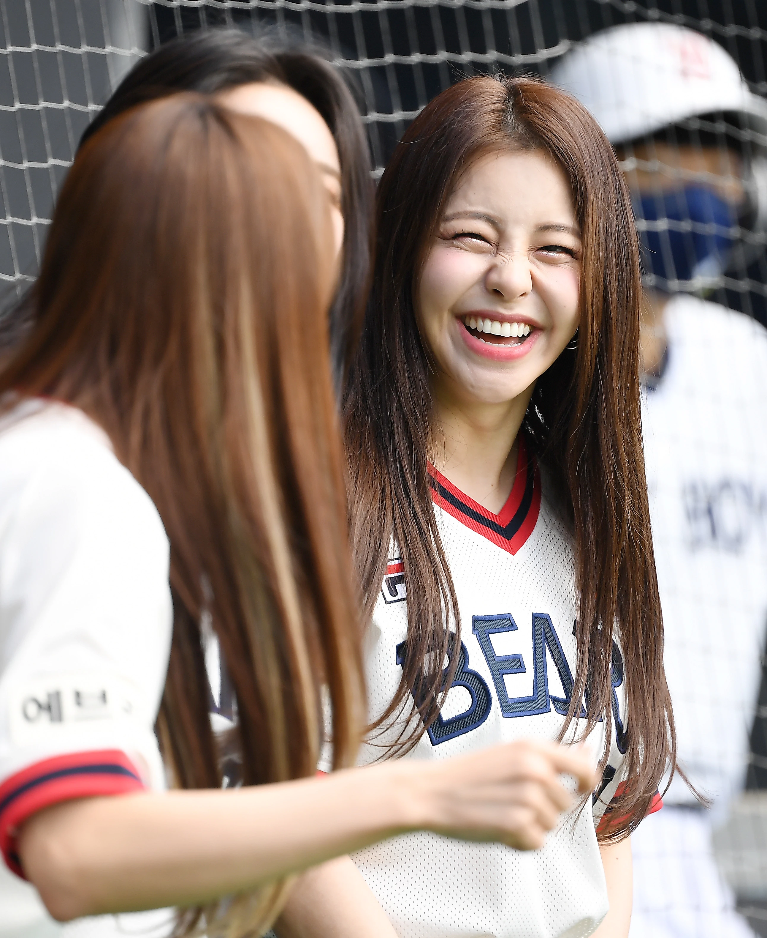 210404 Brave Girls Yujeong - First pitch for Doosan Bears