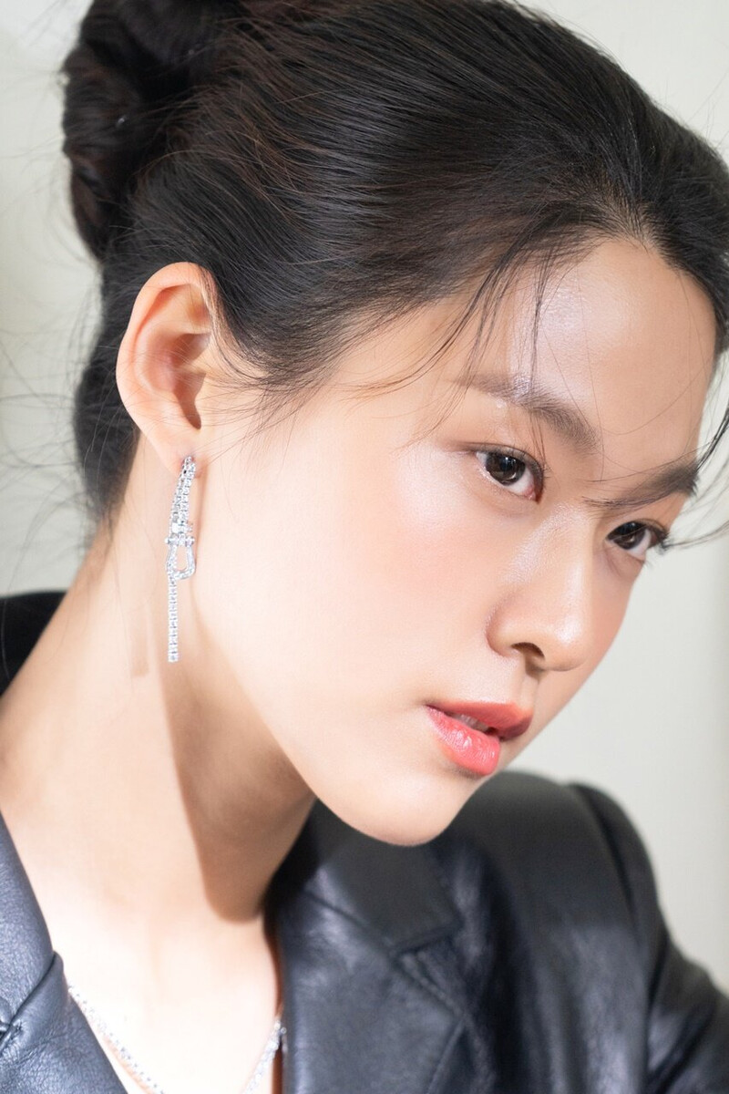 220602 FNC Naver - AOA Seolhyun - Allure Magazine Photoshoot Behind documents 7