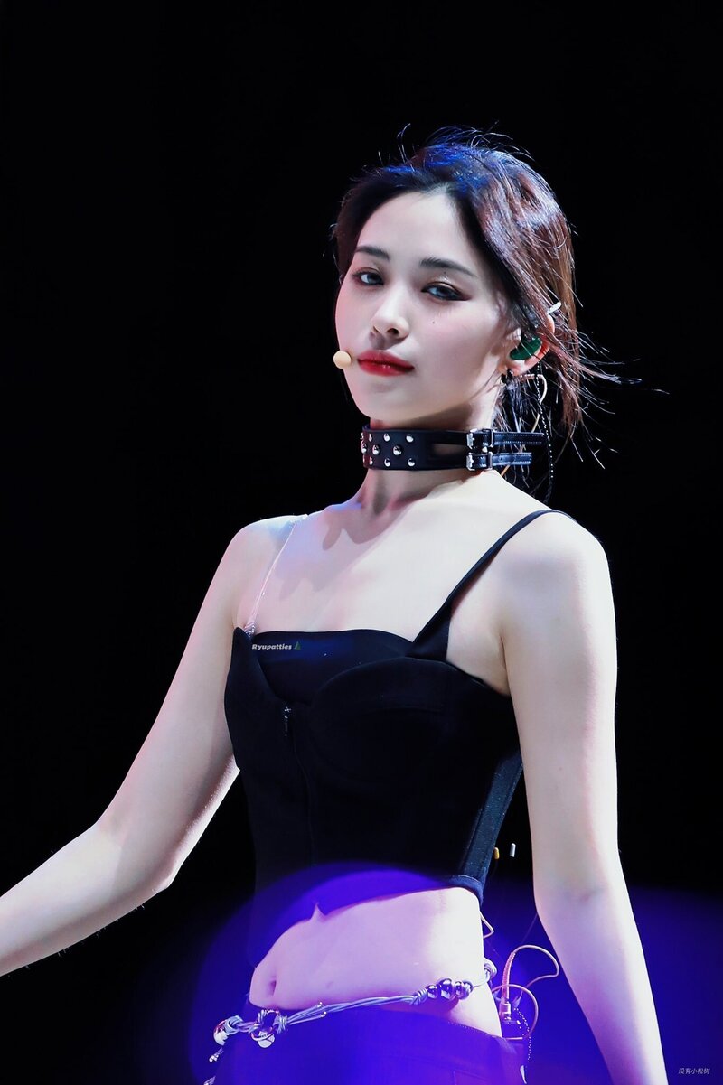 230520 ITZY Ryujin - Head In The Clouds Festival documents 8