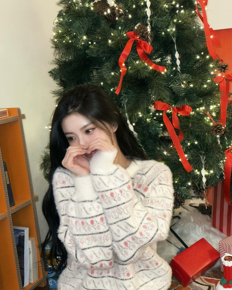 241225 EVERGLOW Yiren Instagram Update documents 2