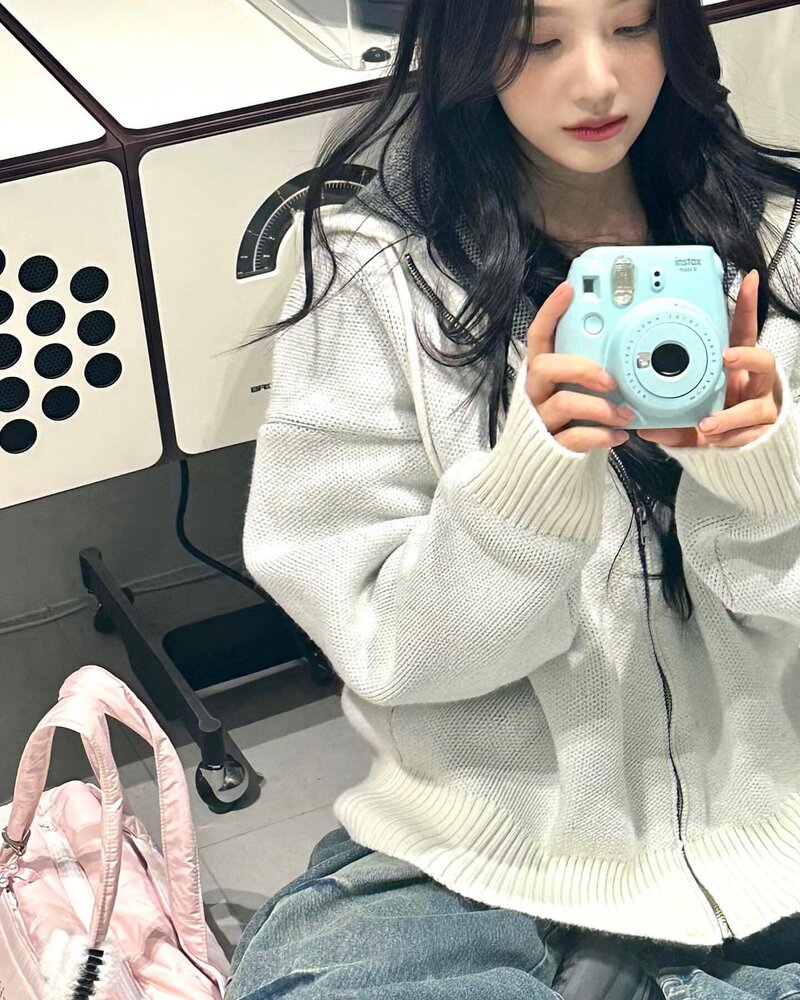 240125 Red Velvet Joy Instagram Update documents 3